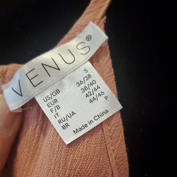 VENUS High Neck Peachy Pink 2 Tiered Top. Size Small - Picture 5 of 7